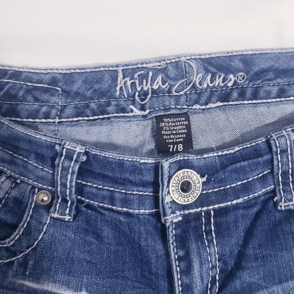 Ariya Jeans Straight Leg/ Flare Low Waisted Denim Jeans - Picture 14 of 14